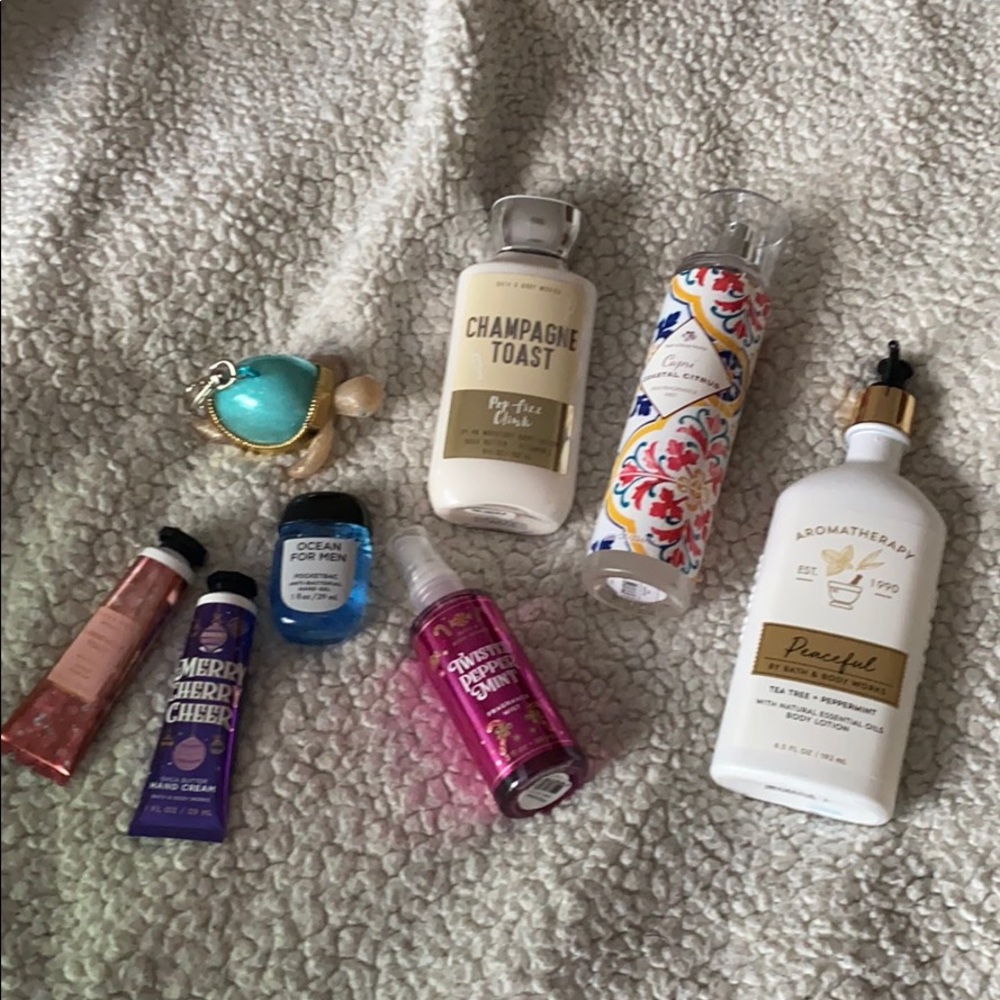 Bundle of random Bath and Body Works items
